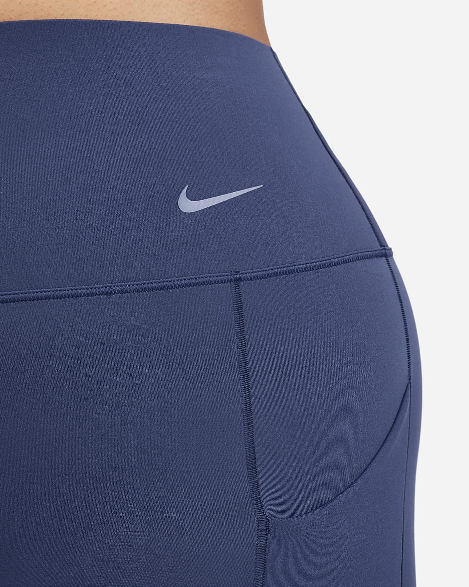 Leggings de 7/8 de tiro alto y sujeción media con bolsillos para mujer Nike Universa - Azul marino medianoche/Negro