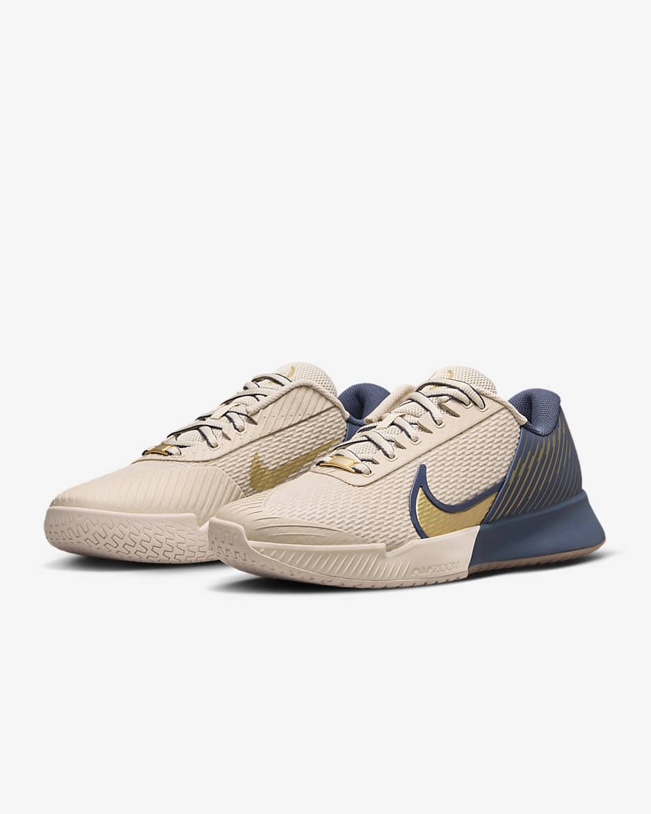 Chaussure de tennis pour terre battue Nike Air Zoom Vapor Pro 2 Premium pour homme - Sanddrift/Thunder Blue/Gum Medium Brown/Metallic Gold