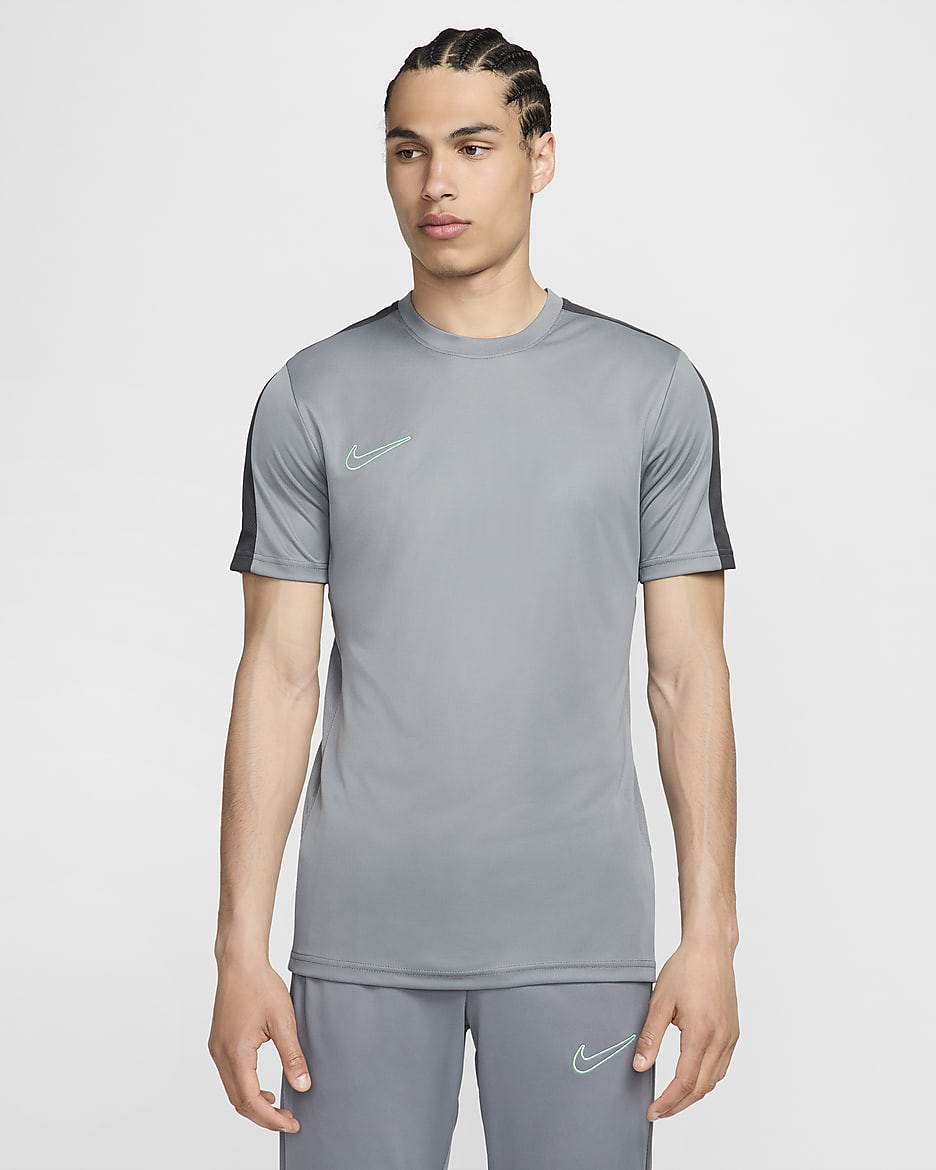 Pánské fotbalové tričko Nike Academy Dri-FIT s krátkým rukávem - Smoke Grey/Dark Smoke Grey/Vapor Green