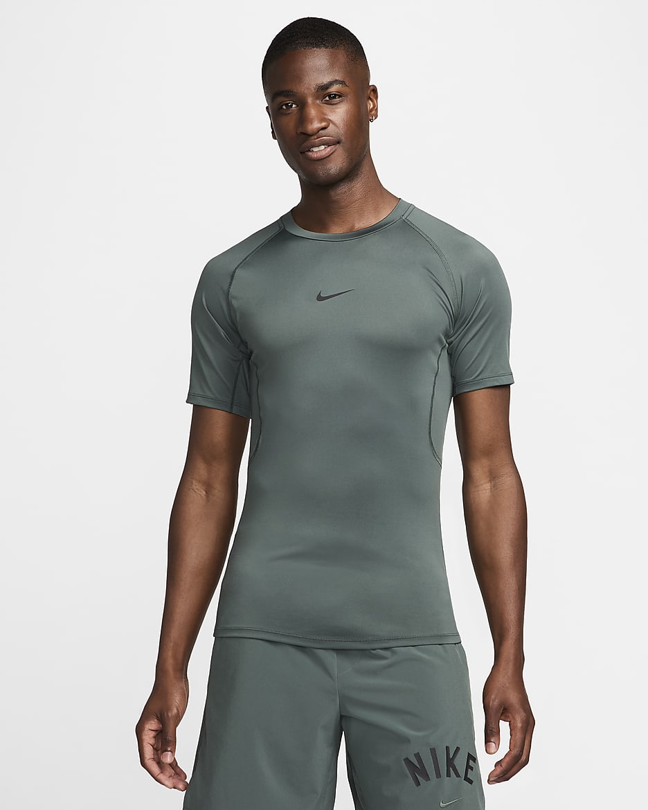 Pánské přiléhavé fitness tričko Dri-FIT Nike Pro s krátkým rukávem - Vintage Green/Černá