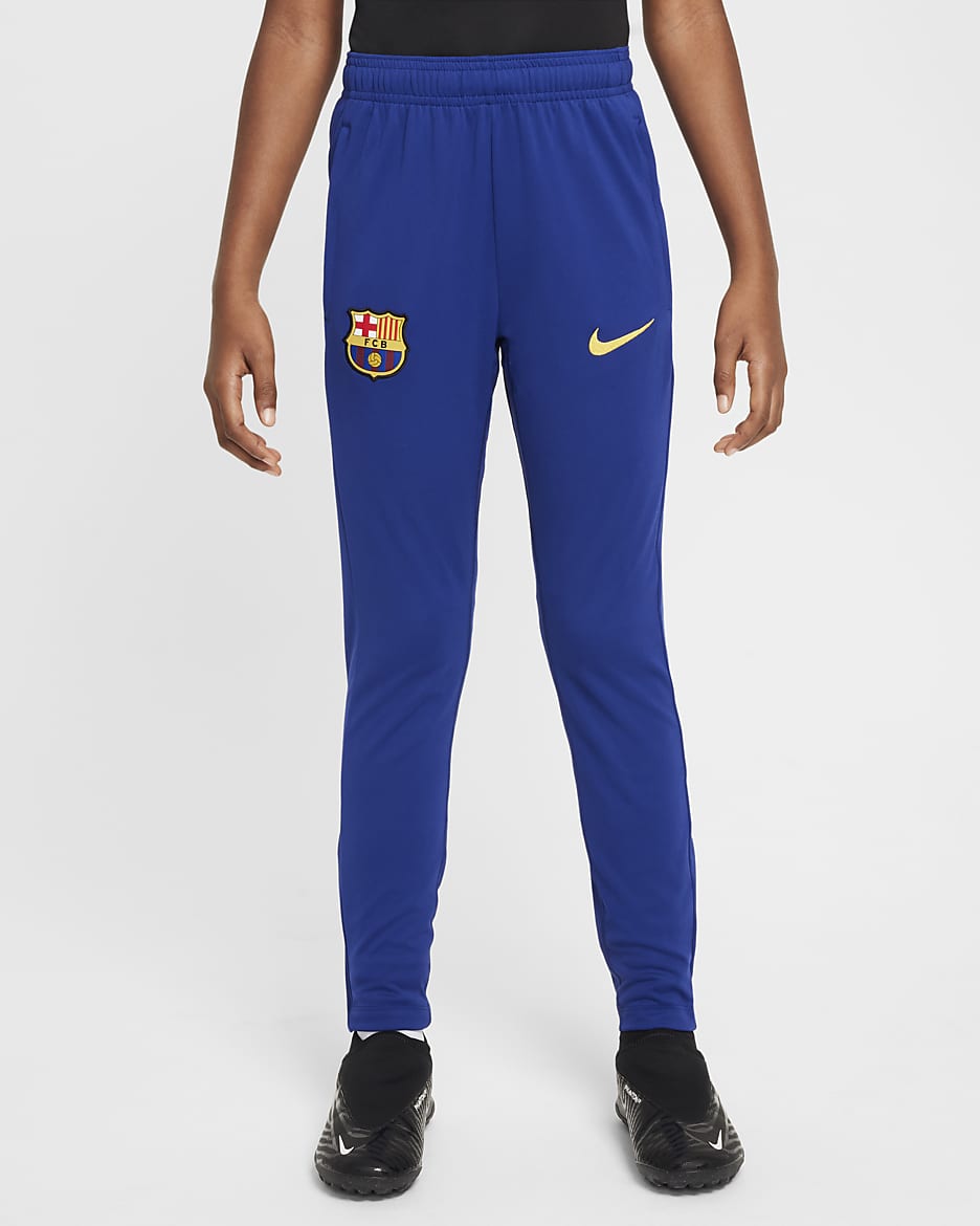 FC Barcelona Academy Pro Nike Dri-FIT kötött futballnadrág nagyobb gyerekeknek - Deep Royal Blue/Varsity Maize