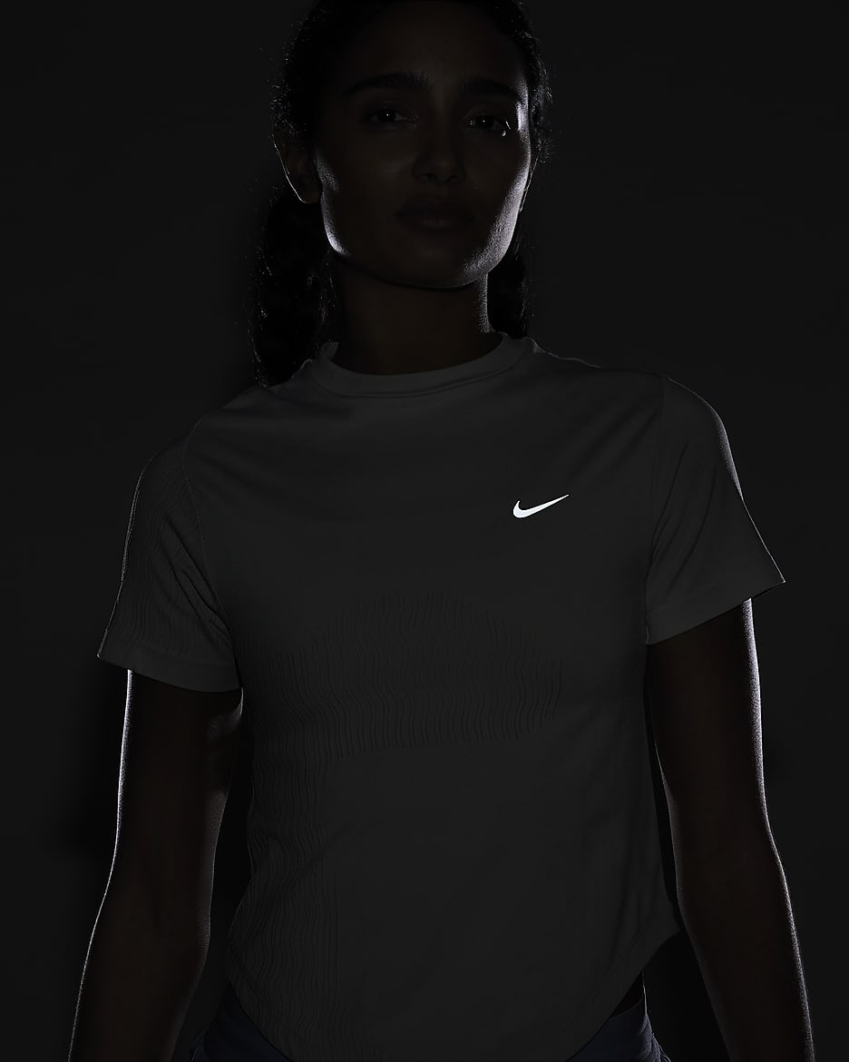 Nike Running Division Dri-FIT ADV Kurzarm-Laufoberteil für Damen - Barely Green/Olive Aura