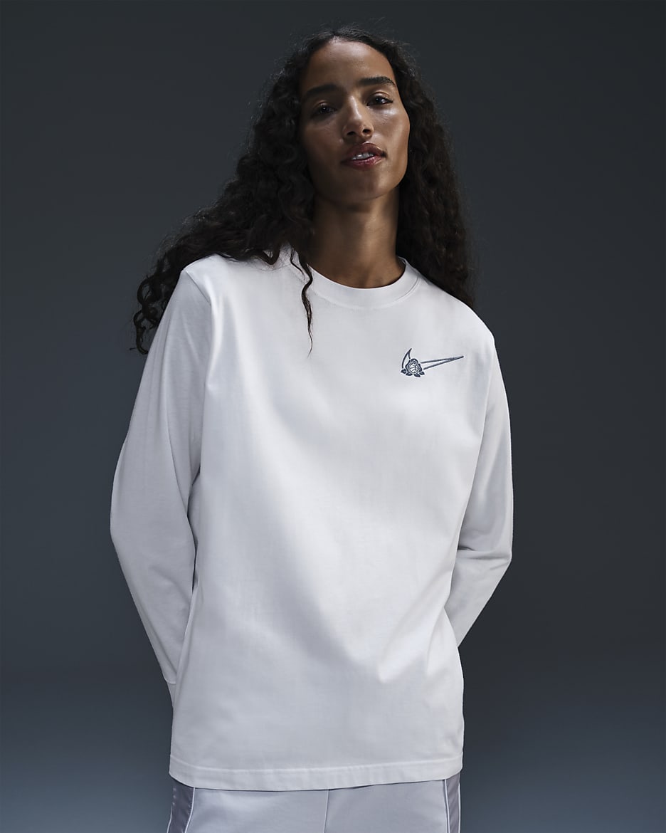 Nike Women's Long-Sleeve Graphic Basketball T-Shirt - White