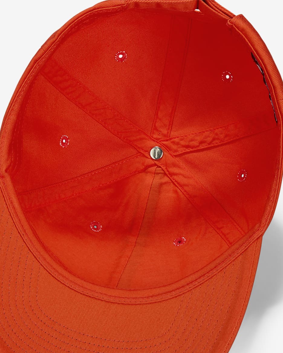 Nike Club Unstrukturierte Cap mit flachem Schirm - Picante Red/Picante Red