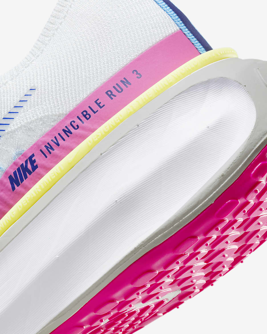 Tenis de correr en pavimento para hombre Nike Invincible 3 - Blanco/Polvo fotón/Rosa feroz/Azul royal intenso