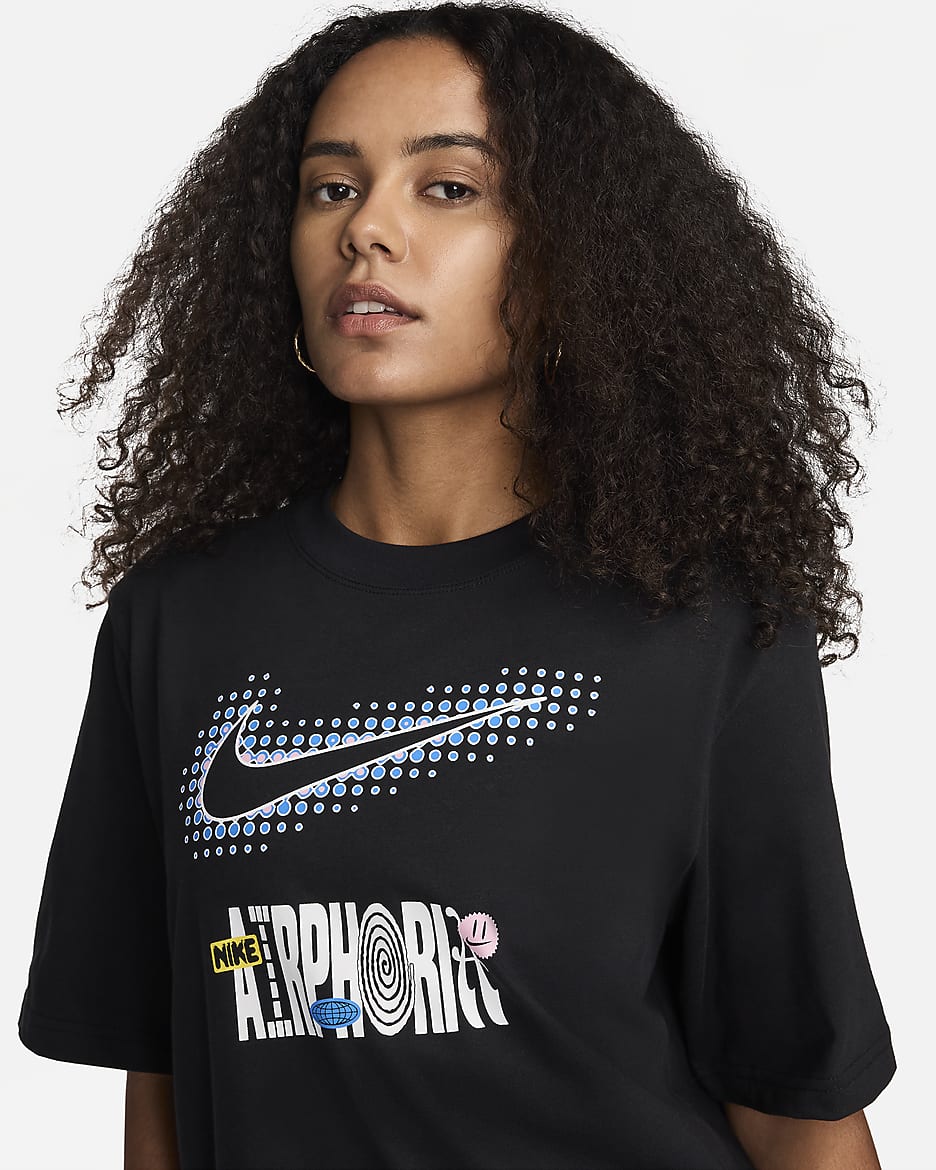 Nike Sportswear Women's Graphic T-Shirt - Black