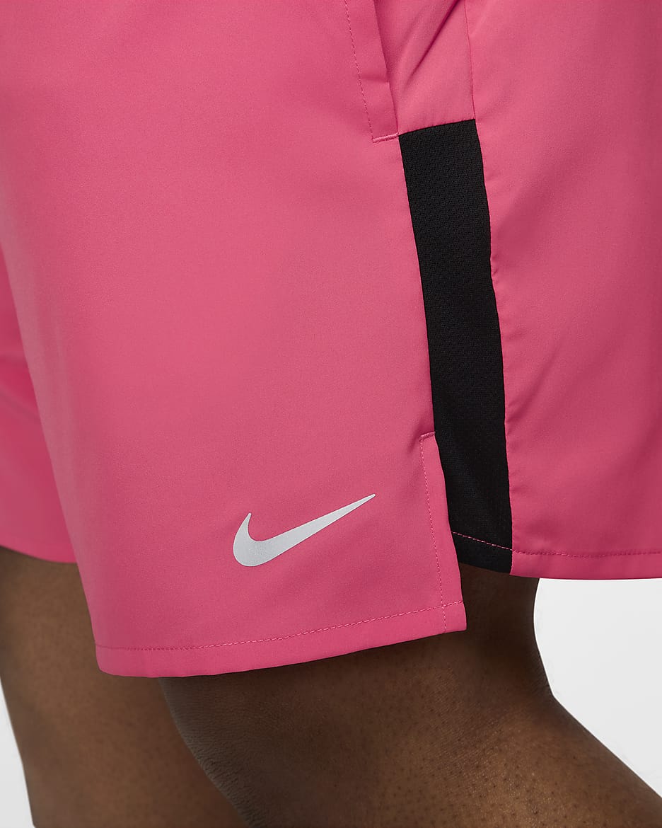 Shorts de correr Dri-FIT de 13 cm con forro de ropa interior para hombre Nike Challenger - Rosa margarita/Negro/Negro