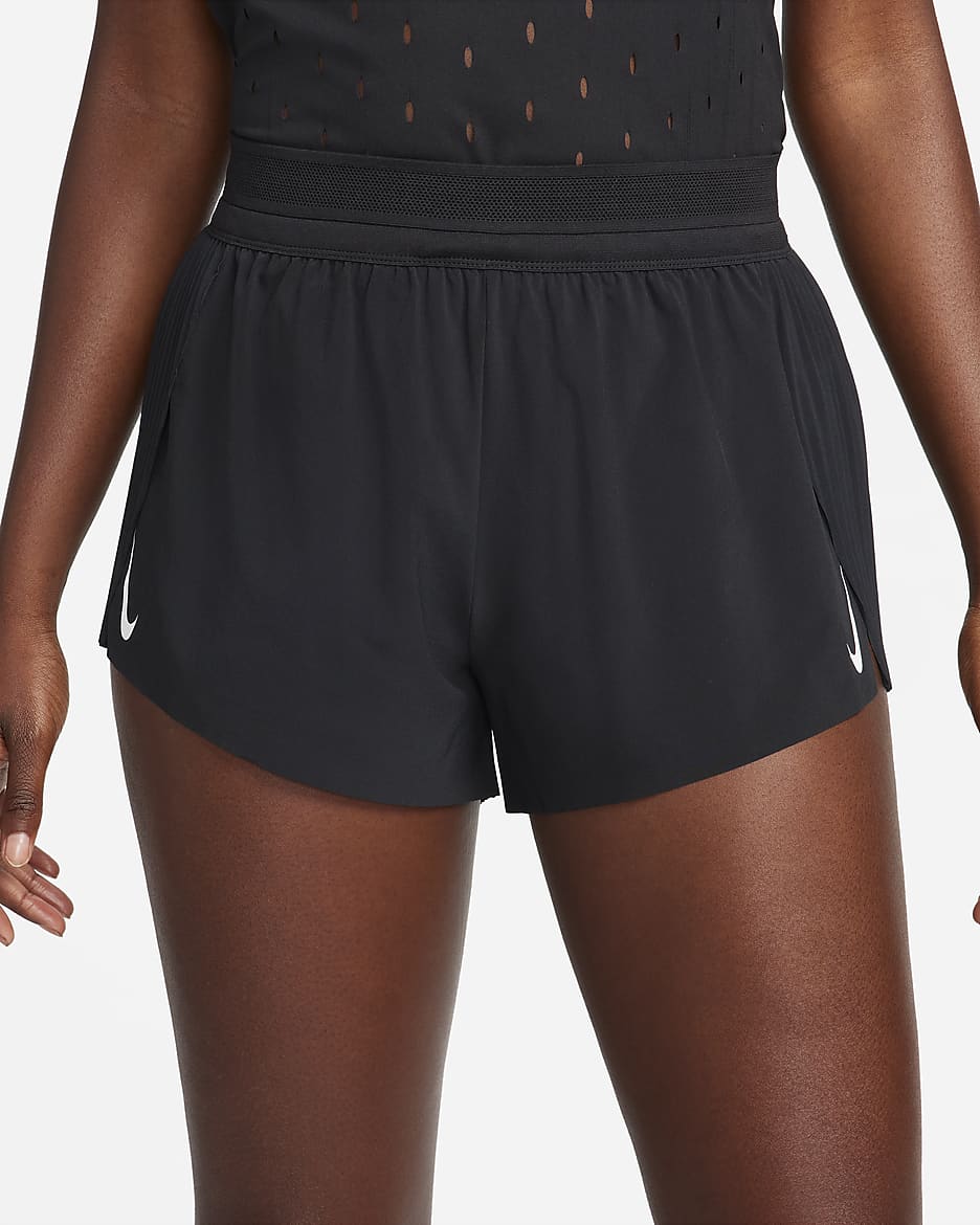 Shorts de correr Dri-FIT de tiro medio de 8 cm con forro de ropa interior para mujer Nike AeroSwift - Negro/Blanco