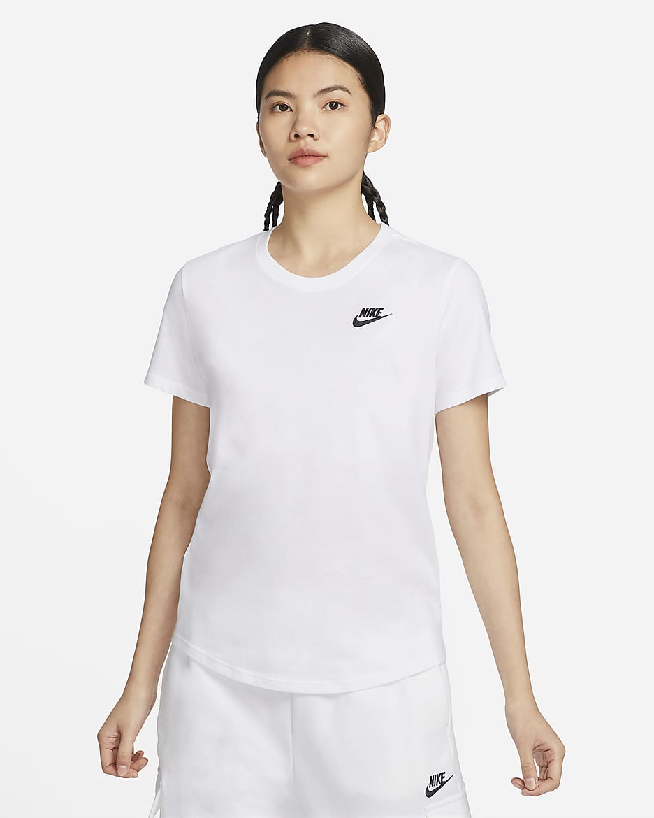 เสื้อยืดผู้หญิง Nike Sportswear Club Essentials - ขาว/ดำ