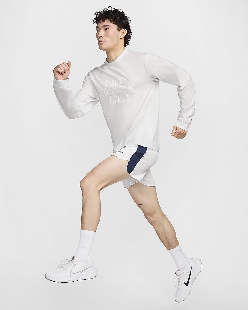 Nike Track Club 男款 Dri-FIT 5" 隱藏式內裡跑步短褲 - Summit White/Midnight Navy/Summit White