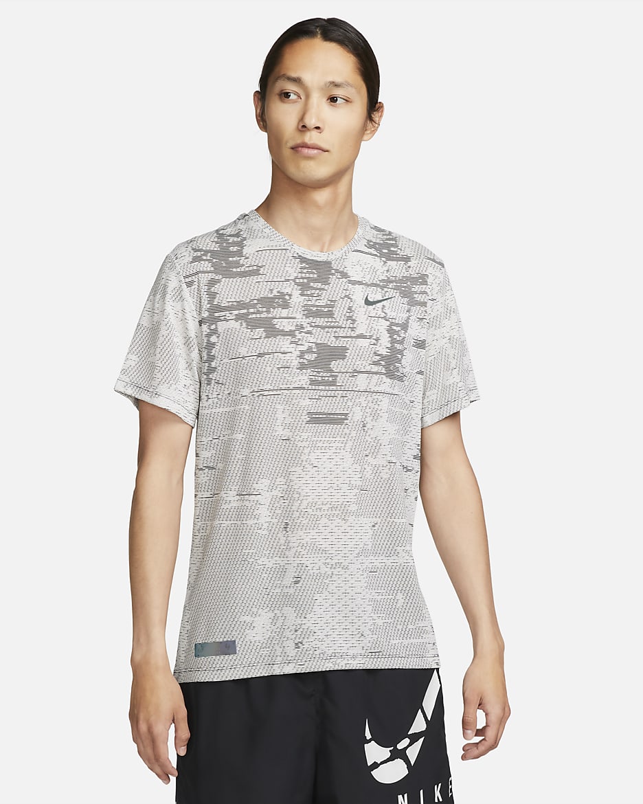 Nike Dri-FIT ADV Run Division TechKnit Men's Short-Sleeve Running Top - Phantom/Light Iron Ore