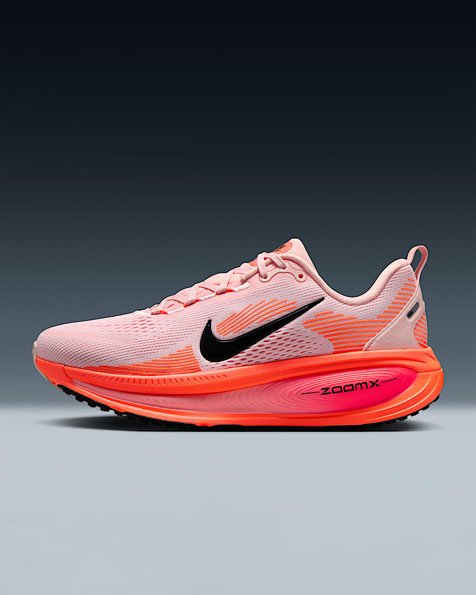 Tenis de correr en pavimento para mujer Nike Vomero 18 - Atmósfera/Carmesí brillante/Carmesí felicidad/Negro