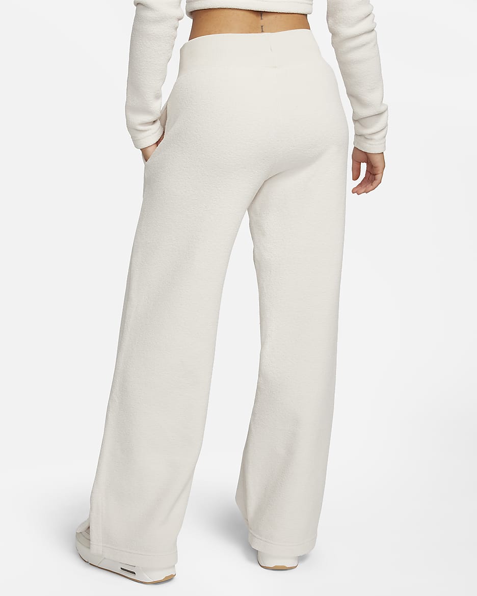 Pantaloni confortevoli in fleece a gamba larga e vita alta Nike Sportswear Phoenix Plush – Donna - Light Orewood Brown/Sail