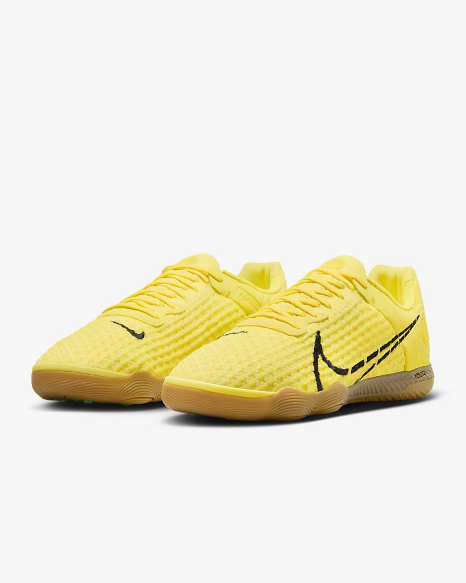 Tacos de fútbol low para cancha cubierta Nike React Gato - Amarillo opti/Marrón claro goma/Negro