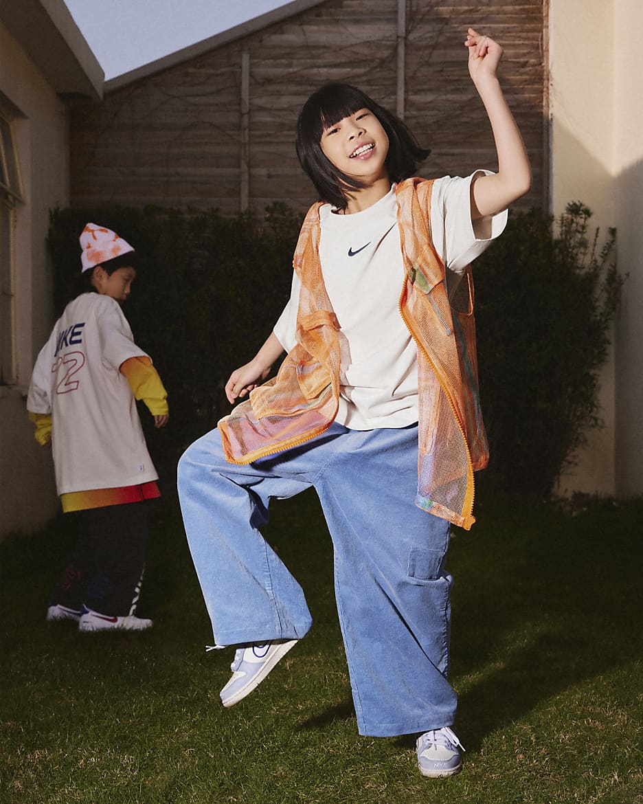 Nike Sportswear Older Kids' (Girls') Oversized T-Shirt - Light Bone