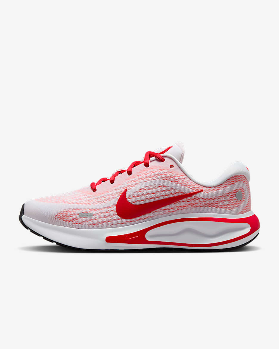 Tenis de correr en pavimento para mujer Nike Journey Run - Blanco/Carmesí brillante/Negro/Carmesí claro