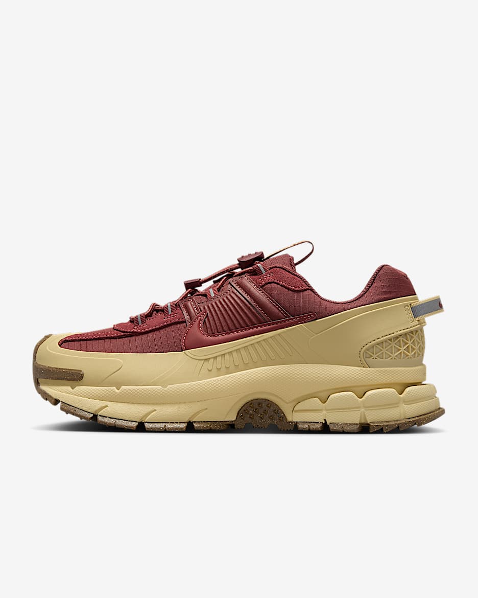 Γυναικεία χειμερινά παπούτσια Nike Zoom Vomero Roam - Team Gold/University Red/Gum Medium Brown/Red Sepia