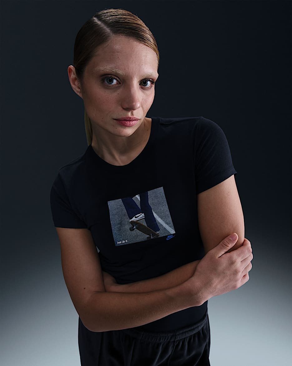 Playera slim cropped para mujer Nike Sportswear Chill Knit - Negro