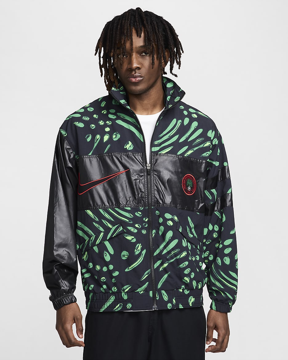 Nigeria Courtside Men's Nike Football Lightweight Graphic Jacket - Black/Challenge Red