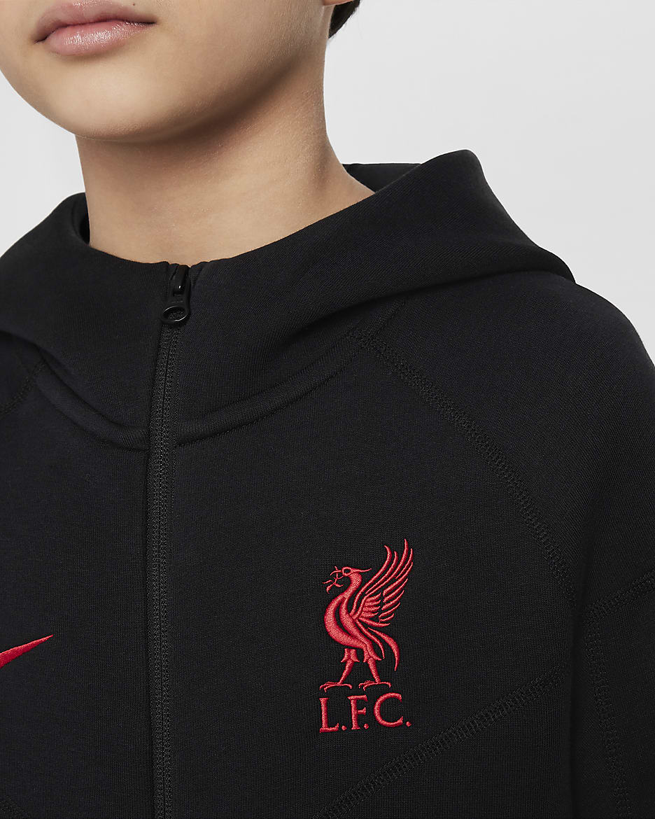 Liverpool FC Tech Fleece Nike Soccer hosszú cipzáras, kapucnis pulóver nagyobb gyerekeknek (fiúknak) - Fekete/Fekete/Fekete/Gym Red