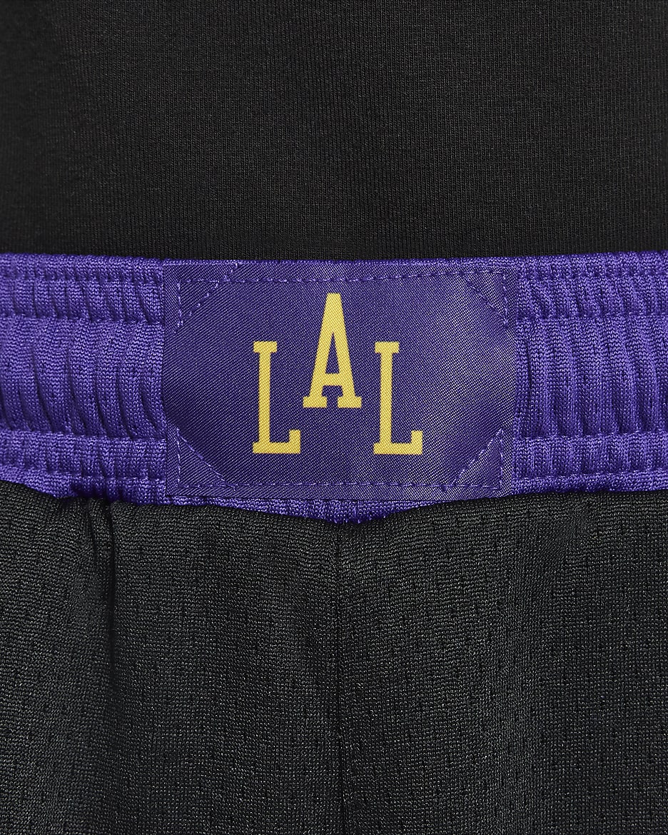 Los Angeles Lakers 2023/24 City Edition Nike Dri-FIT NBA Swingman Shorts für ältere Kinder - Schwarz