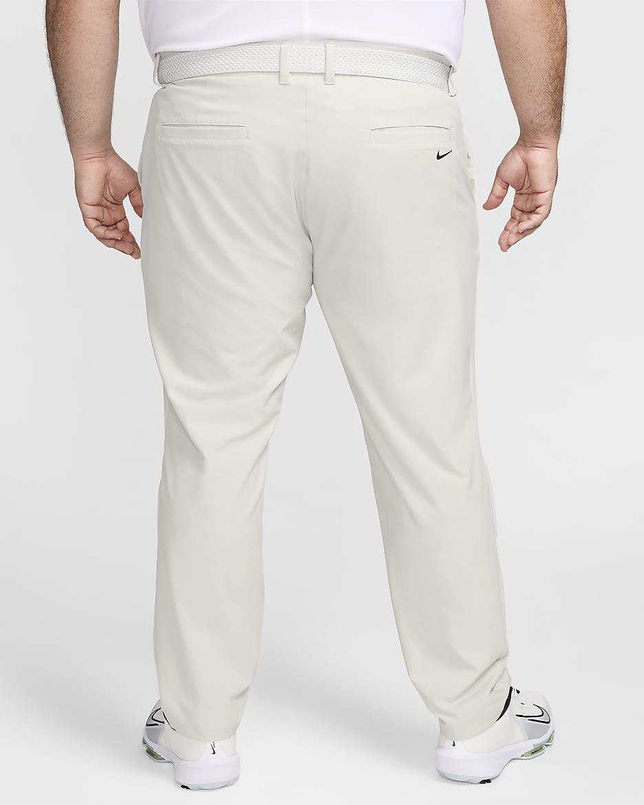 Golfbyxor Nike Tour Repel Flex med slimmad passform för män - Light Bone/Svart