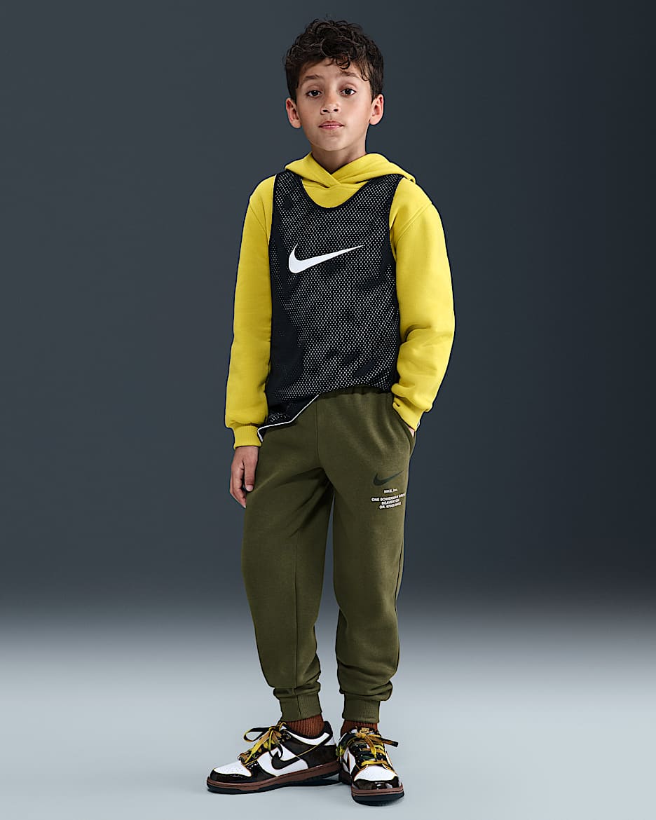 Joggingbyxor Nike Sportswear i fleece för ungdom (killar) - Cargo Khaki/Svart