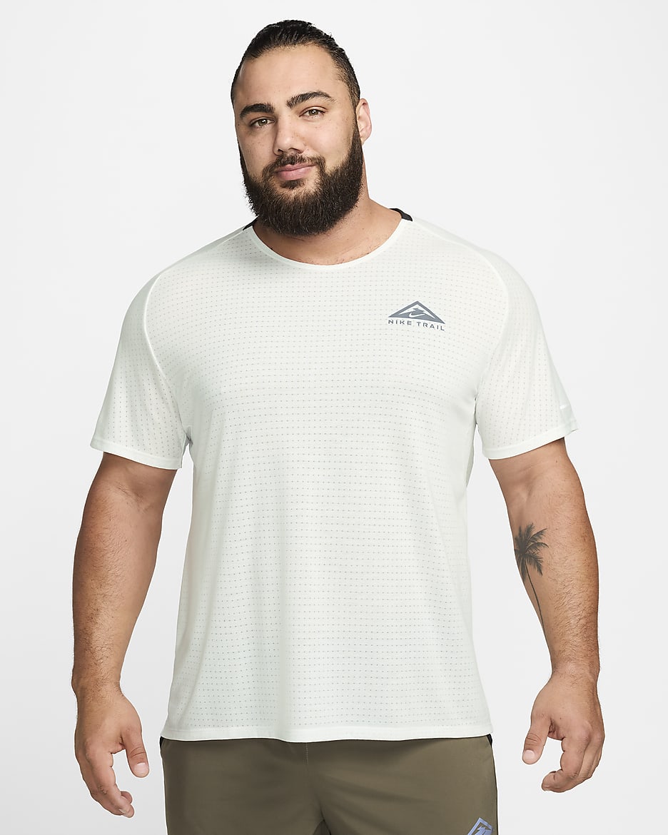 Nike Trail Solar Chase Nike Dri-FIT Kurzarm-Laufoberteil für Herren - Summit White/Schwarz