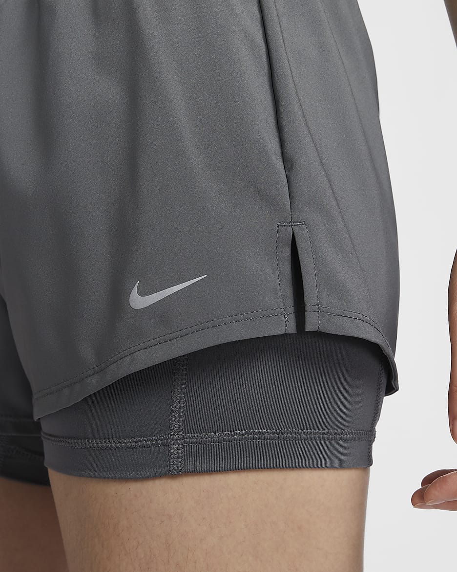 กางเกงขาสั้น 2-in-1 เอวปานกลาง 3 นิ้วผู้หญิง Nike Dri-FIT One - Iron Grey