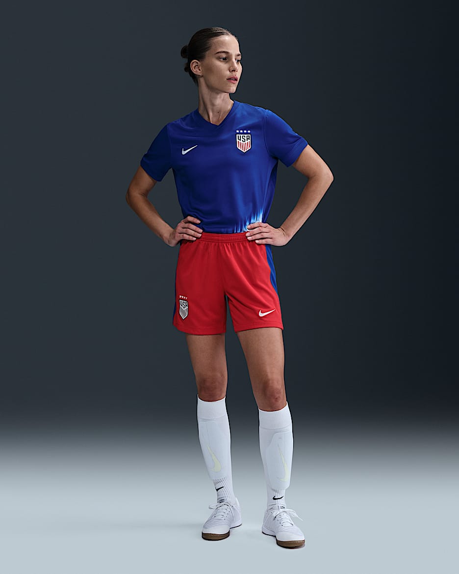 Shorts de fútbol Nike Dri-FIT Replica de la Selección nacional de fútbol femenino de Estados Unidos visitante 2024 Stadium para mujer - Rojo deportivo/Azul eléctrico/Blanco