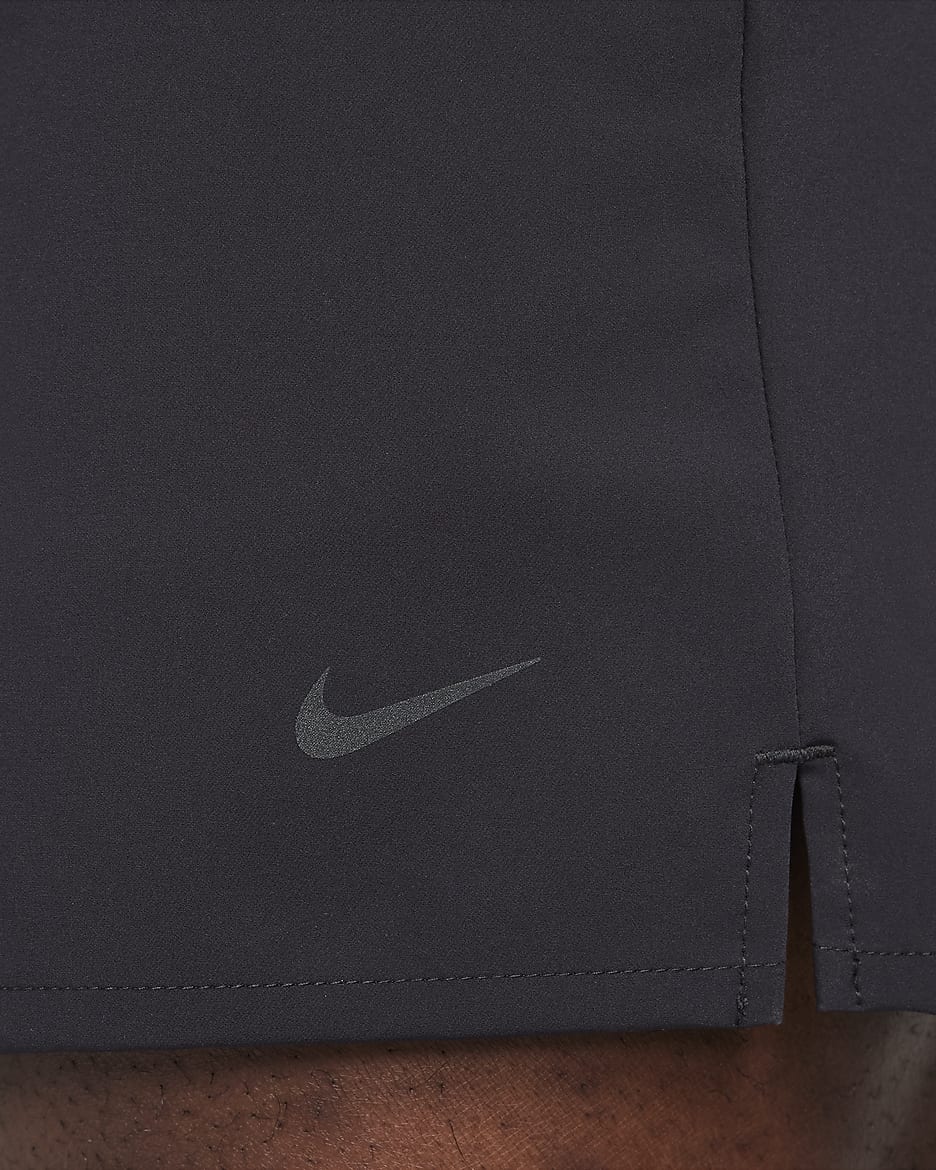 Nike A.P.S. Dri-FIT 15 cm-es, sokoldalú férfi rövidnadrág - Fekete/Anthracite