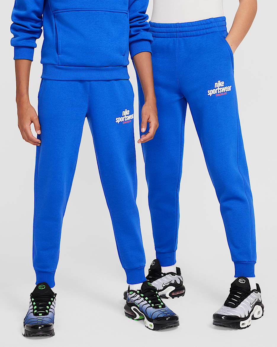 Joggers para niños talla grande Nike Sportswear Club Fleece - Royal juego/Royal juego/Naranja seguridad/Blanco