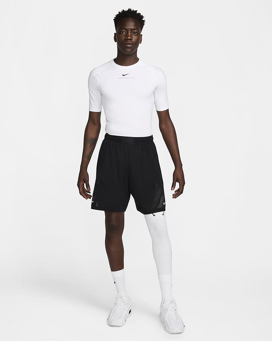 Haut de basketball première couche à manches courtes NOCTA pour Homme - Blanc/Noir