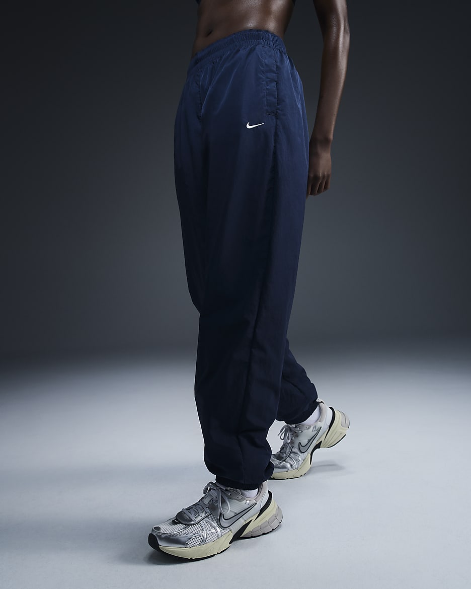 Pantalon de jogging oversize tissé à taille mi-haute Nike Sportswear Essential pour femme - Armory Navy/Blanc