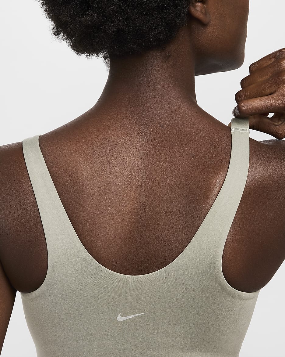 Camiseta de tirantes con bra deportivo de sujeción media con almohadillas para mujer Nike Alate - Militar claro/Blanco