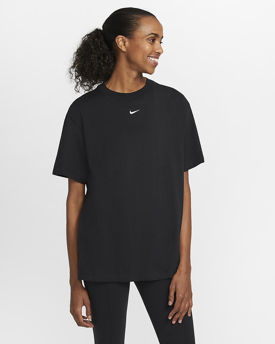 Nike Sportswear Essential Women's Boyfriend T-Shirt - Black/White