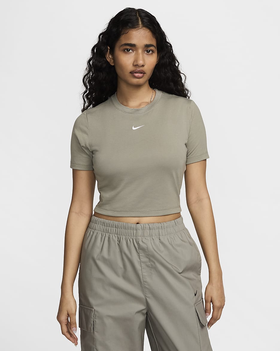 Playera slim cropped para mujer Nike Sportswear Essential - Militar claro