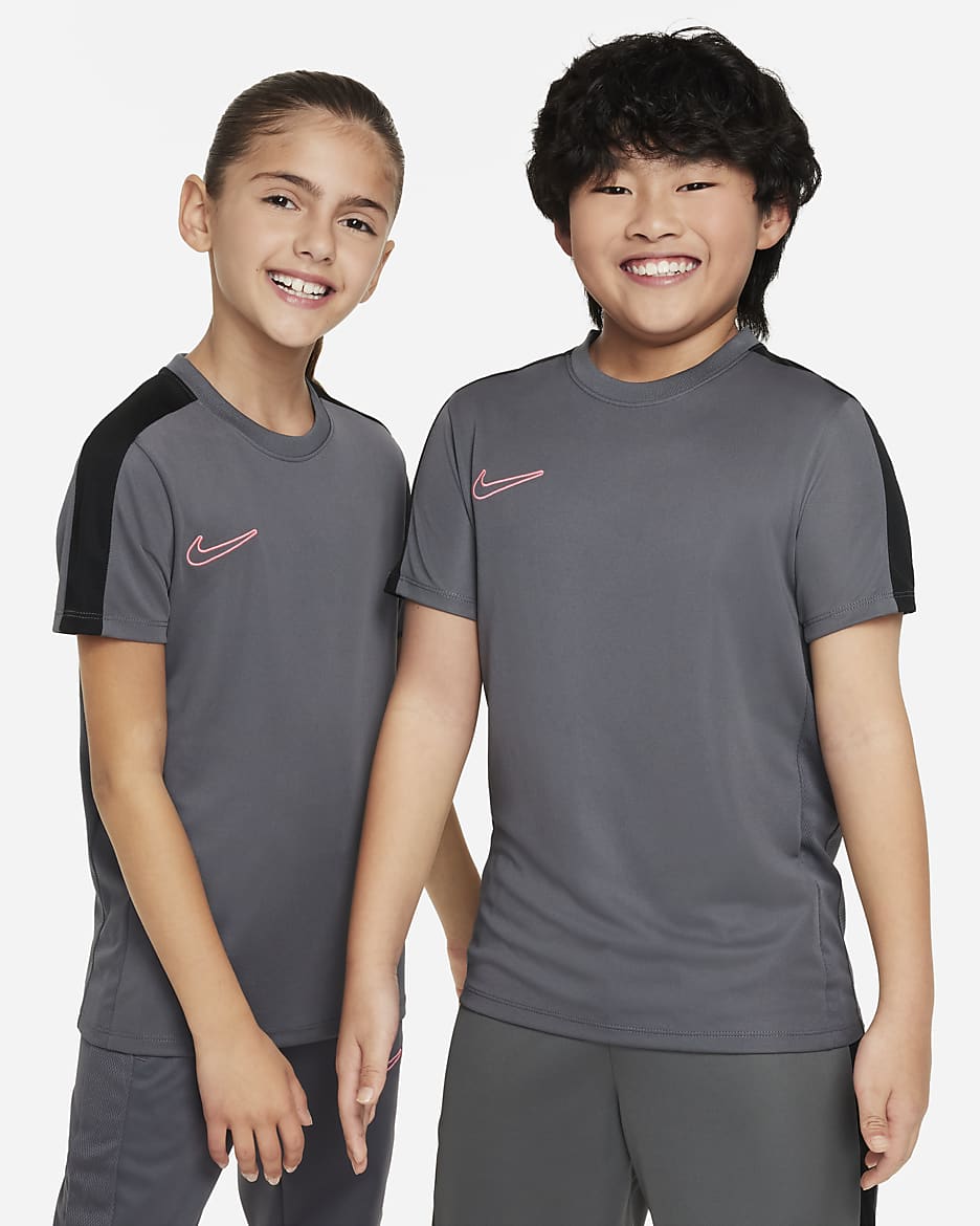 Nike Dri-FIT Academy23-fodboldtrøje til børn - Iron Grey/sort/Sunset Pulse