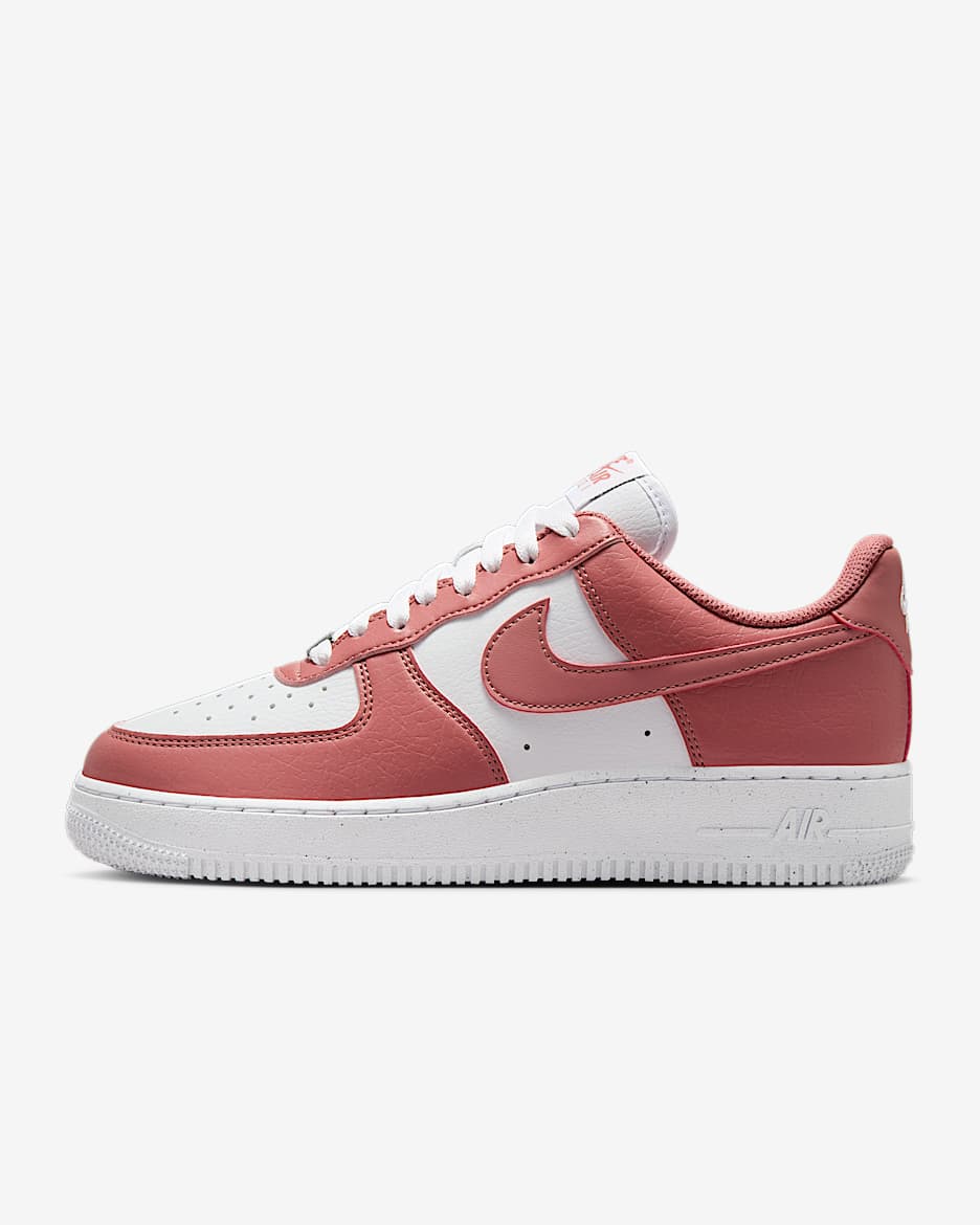 Tenis para mujer Nike Air Force 1 '07 Next Nature - Blanco/Plata metalizado/Rosa cañón