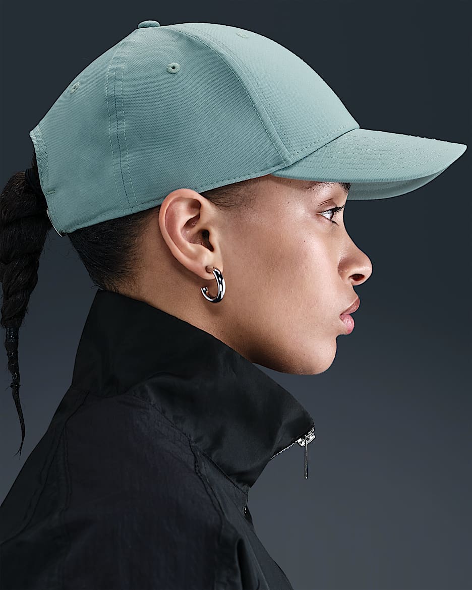 Nike Dri-FIT Club Structured Metal Logo Cap