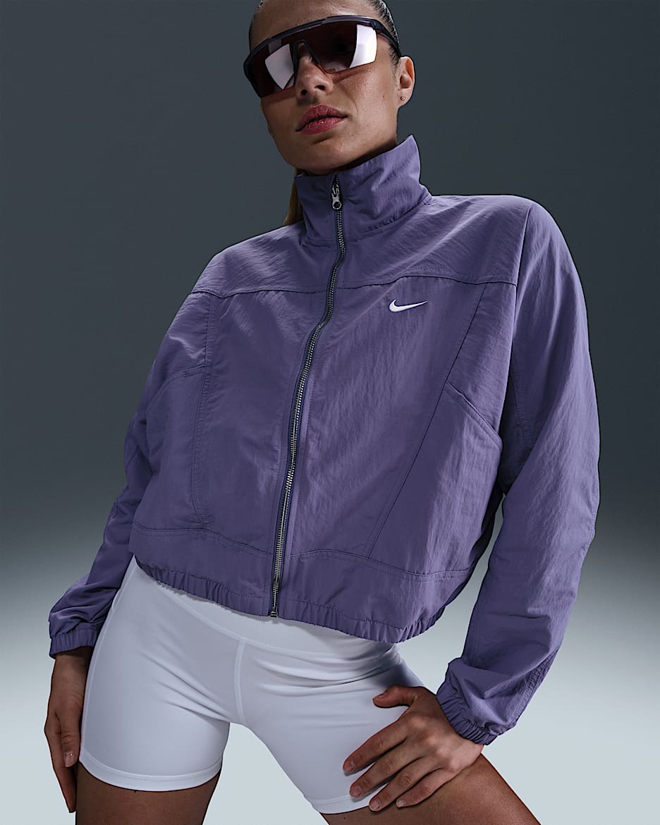 Chamarra con protección UV Repel oversized para mujer Nike Sportswear Everything Wovens - Amatista empolvado/Blanco