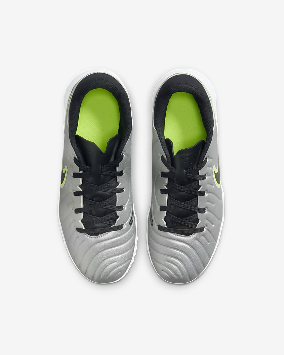 Nike Jr. Tiempo Legend 10 Academy műfűre készült, alacsony szárú futballcipő gyerekeknek/nagyobb gyerekeknek - Metallic Silver/Volt/Fekete