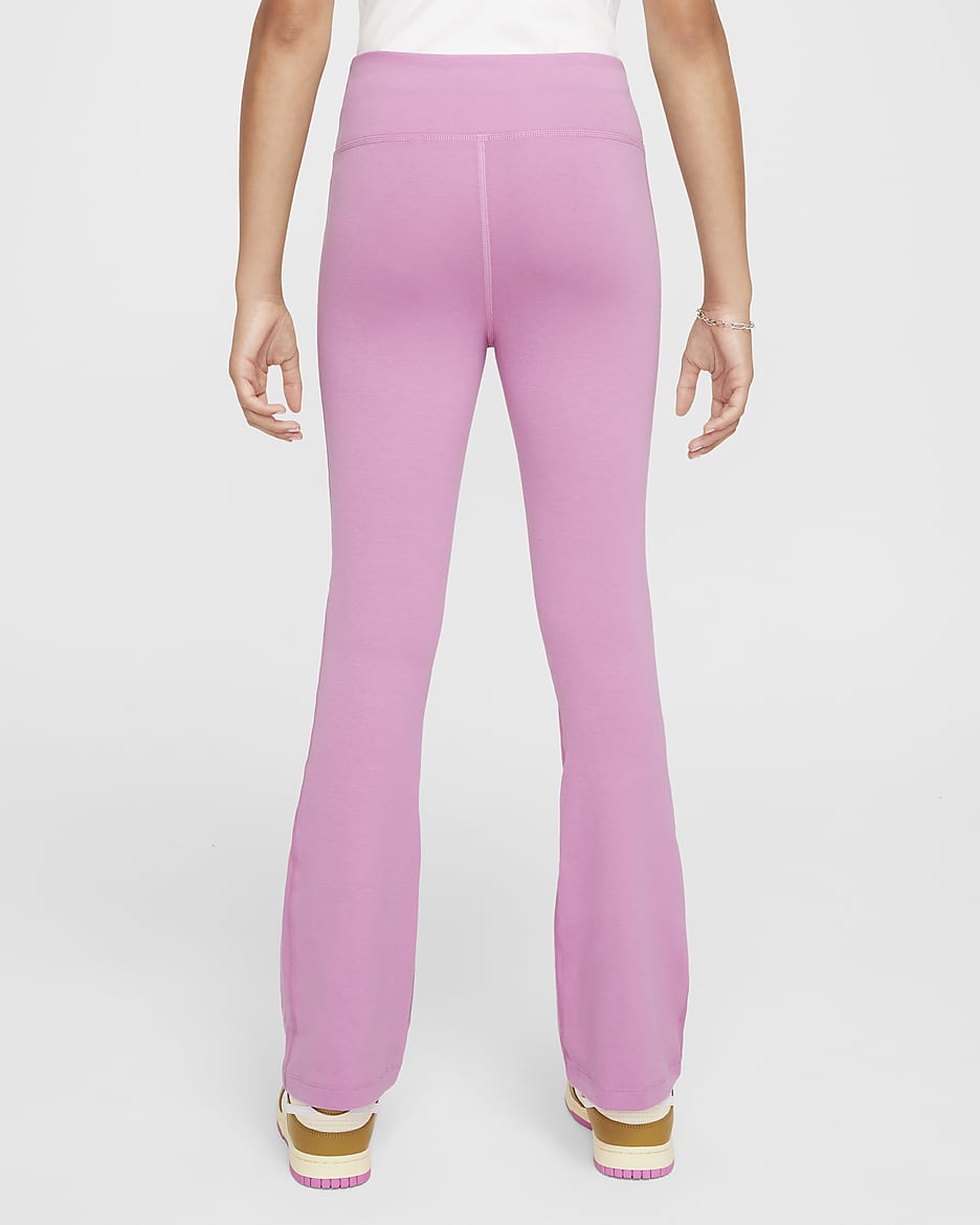 Nike Sportswear Classic Leggings mit hohem Bund und ausgestelltem Bein für Mädchen - Magic Flamingo/Weiß