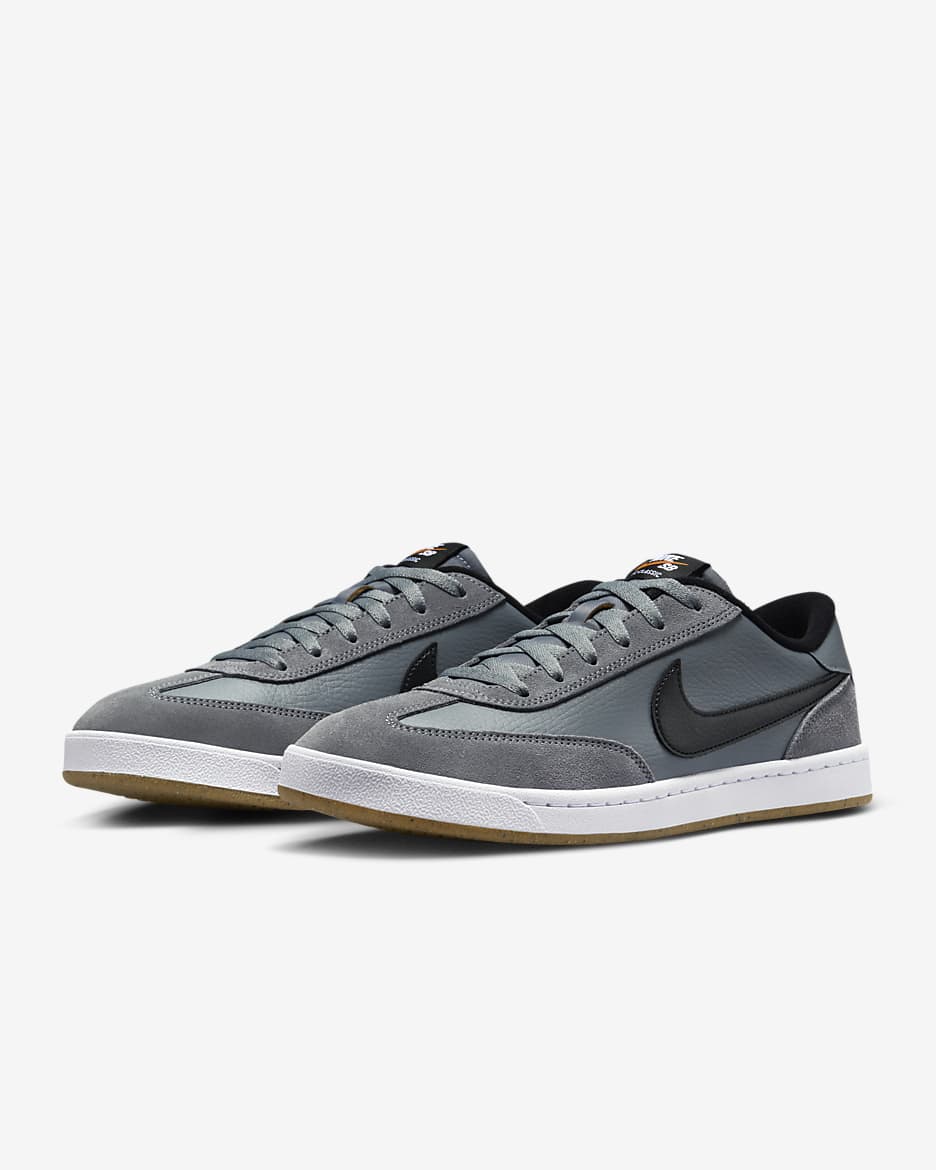 Chaussure de skate Nike SB FC Classic - Cool Grey/Blanc/Vivid Orange/Noir