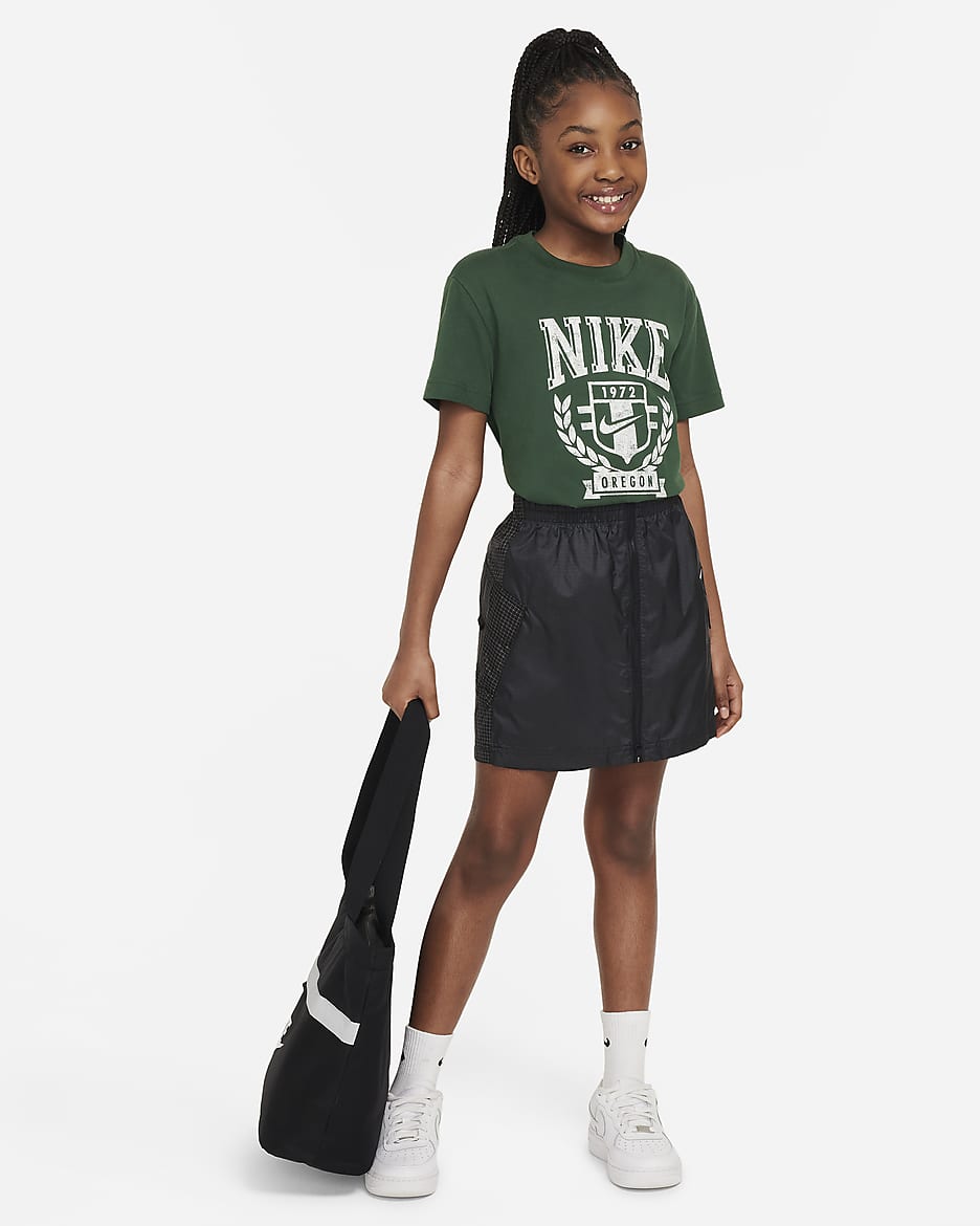 Nike Sportswear Older Kids' (Girls') T-Shirt - Fir