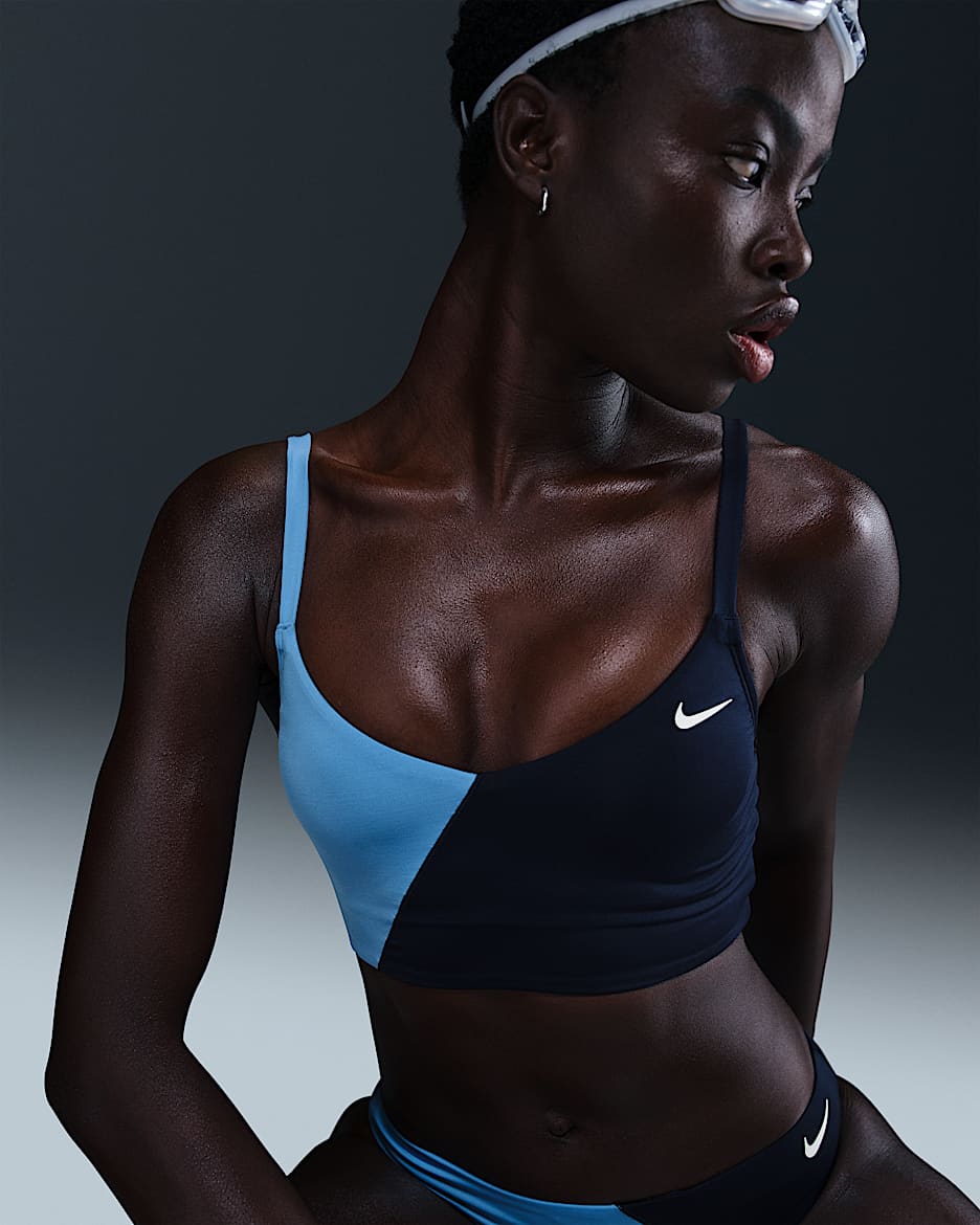 Midkini con cuello en V Nike Swim para mujer - Azul marino medianoche/Azul universitario/Blanco
