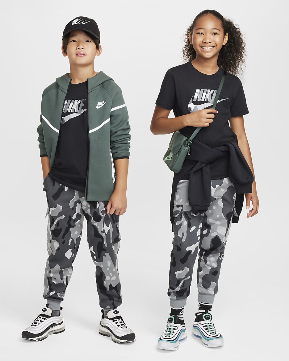 Nike Sportswear Older Kids' T-Shirt - Black