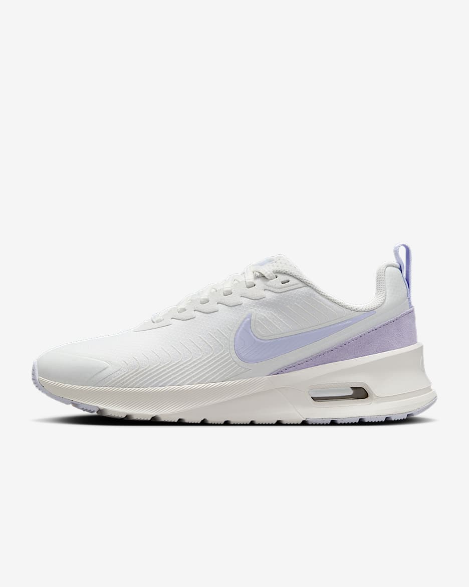 Tenis para mujer Nike Air Max Nuaxis SE - Blanco cumbre/Vela/Blanco/Tinte amatista