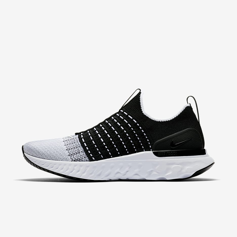 รองเท้าวิ่งโร้ดรันนิ่งผู้ชาย Nike Phantom Run 2 - ดำ/ขาว