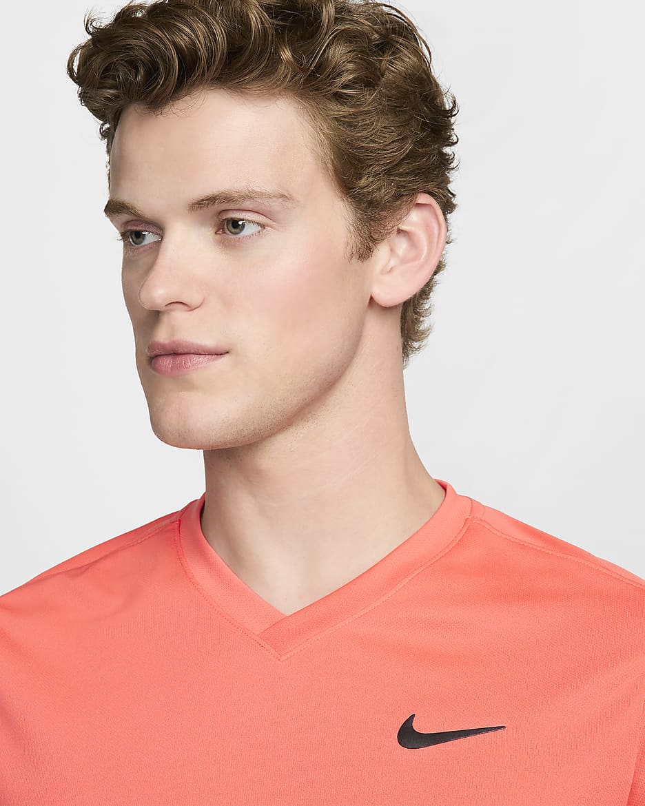 Maglia da tennis NikeCourt Dri-FIT Victory - Uomo - Light Wild Mango/Light Wild Mango/Nero